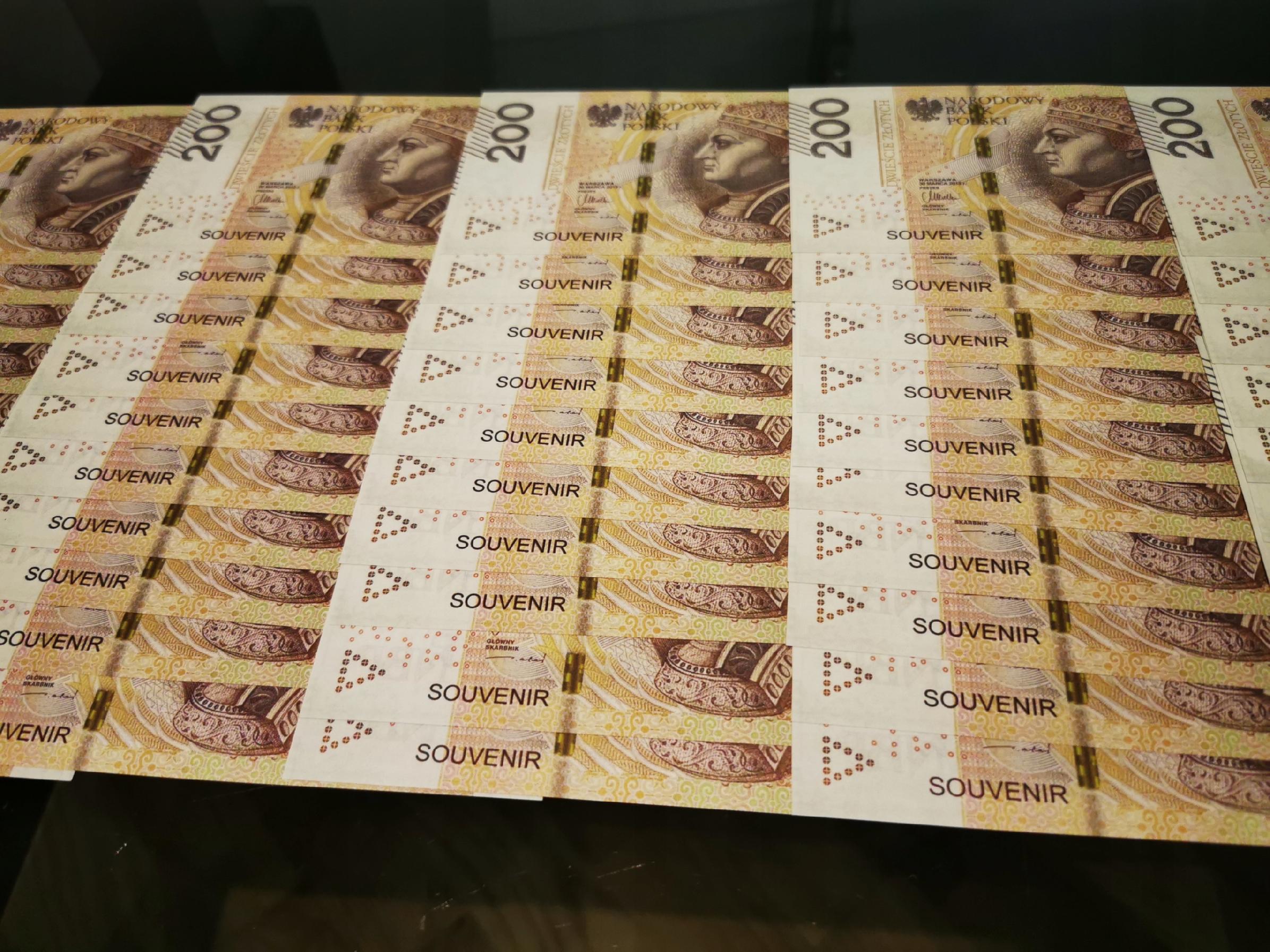 200złotych banknoty do zabawy i nauki plik 50szt 3 525d8f686e07fb4c05bb3cacf4ce3392
